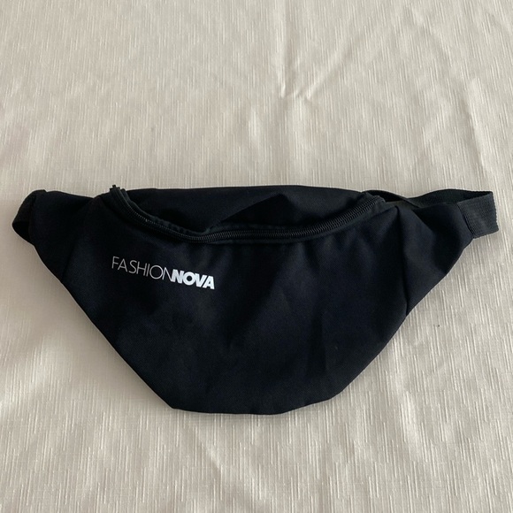 Fashion Nova Waist bag - Picture 1 of 5